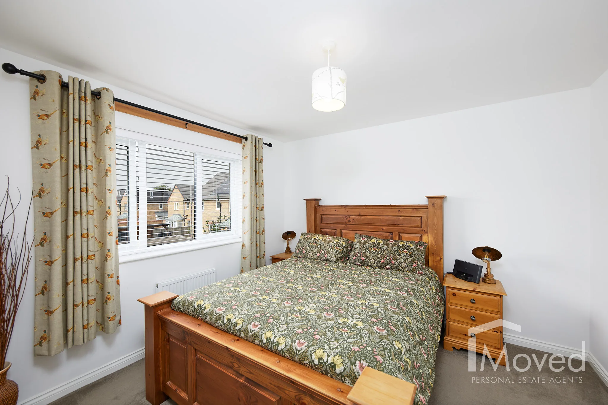 YO84FJ - Bedroom One
