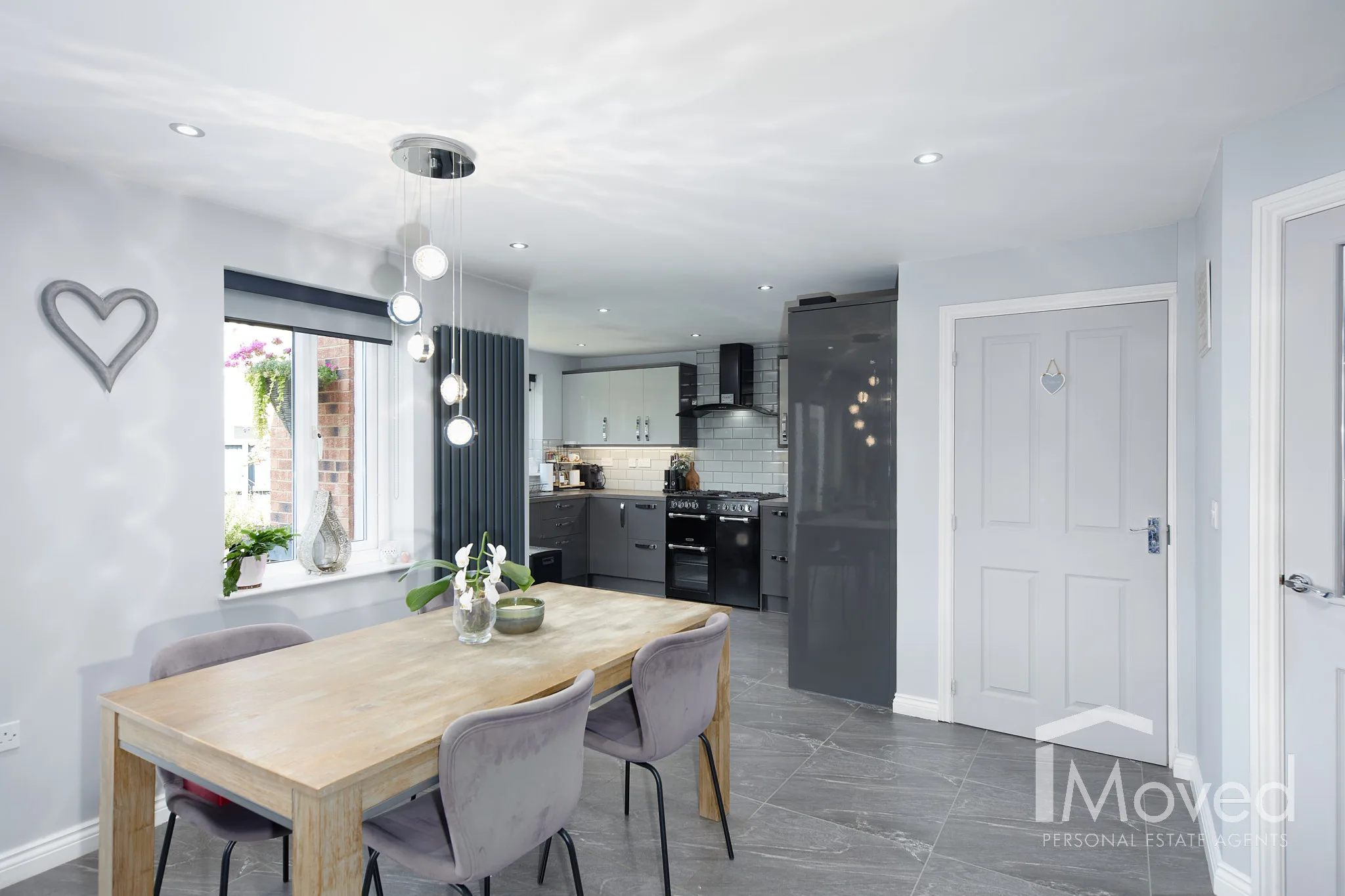 Pavers Drive - Dining area - Kitchen