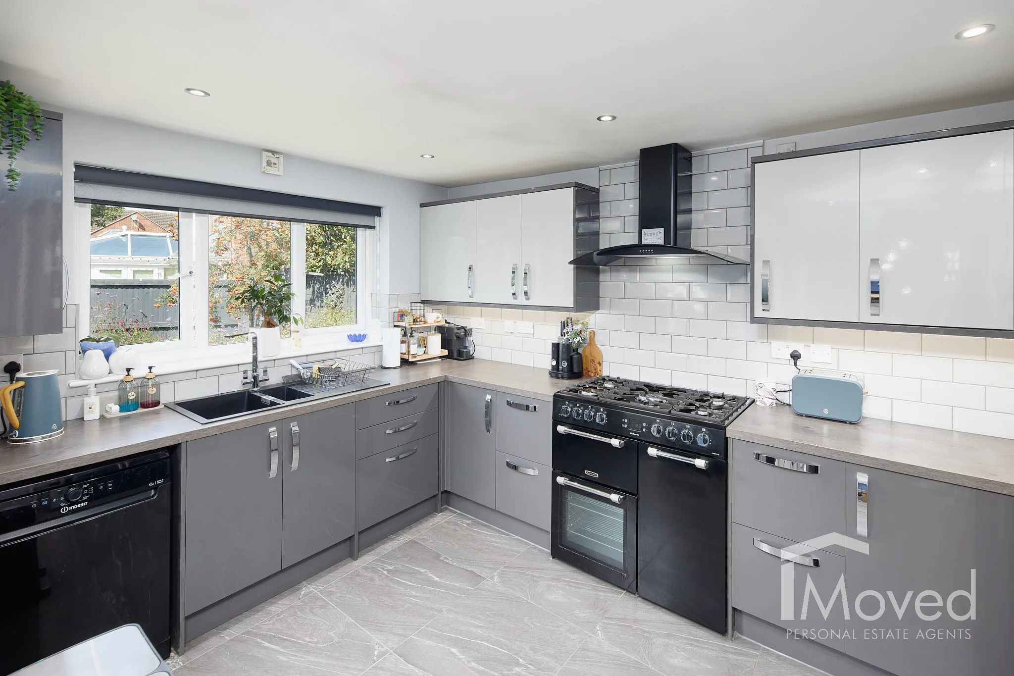 Pavers Drive - Kitchen